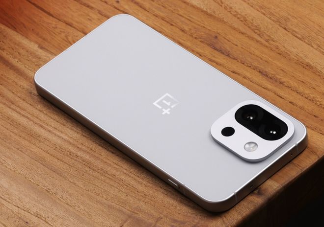 632英寸小屏+6260mAh仅2899元pg电子模拟器电脑版骁龙8至尊版新卷王诞生(图3)